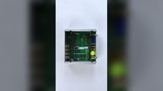 কারখানার জন্য 2 RS232 COM 2 LAN 1 VGA 2 HD-MI সহ ইন্টেল কোর I5 8305G প্রসেসর মিনি পিসি