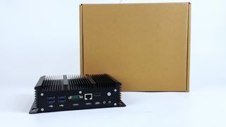 ইন্টেল কোর i5 8279U প্রসেসর সফট রাউটার 6 LAN 1 RS232 COM 1 RJ45 COM